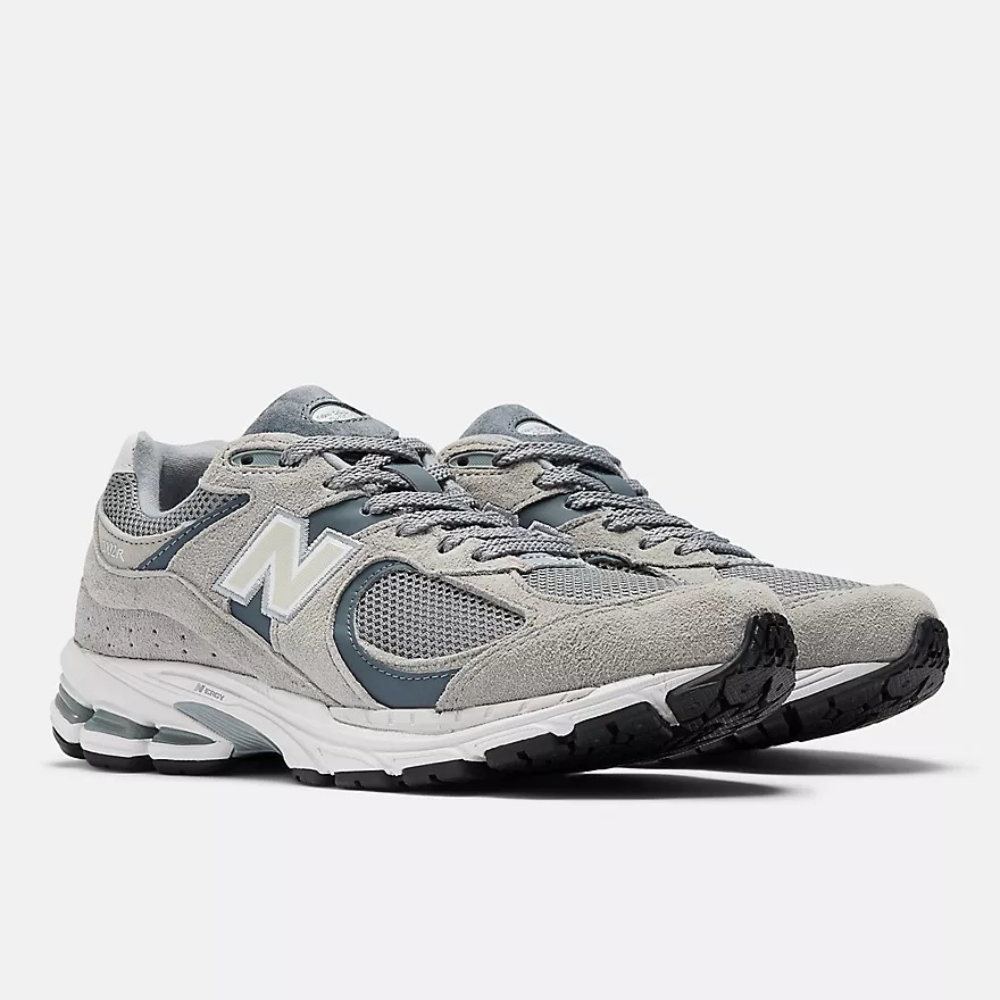 NB 2002R SNEAKERS