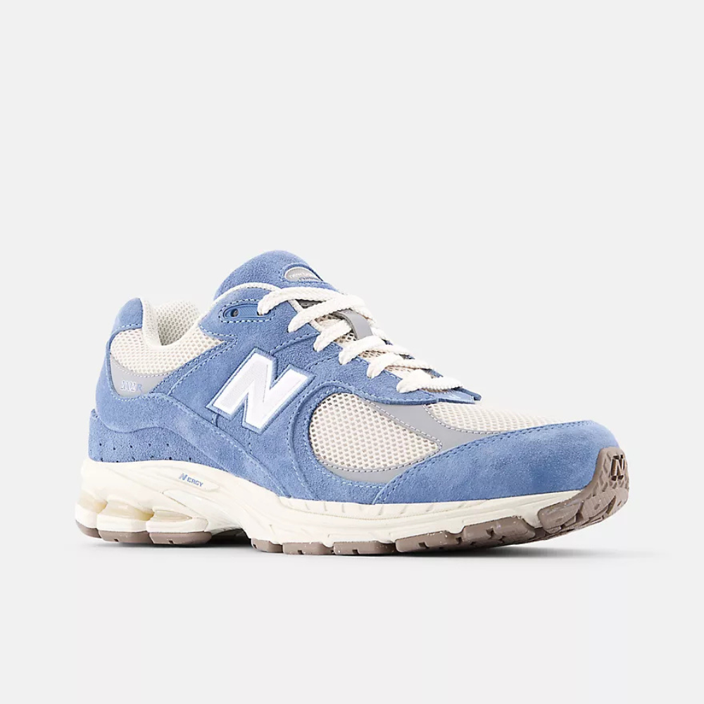 NB 2002R SNEAKERS