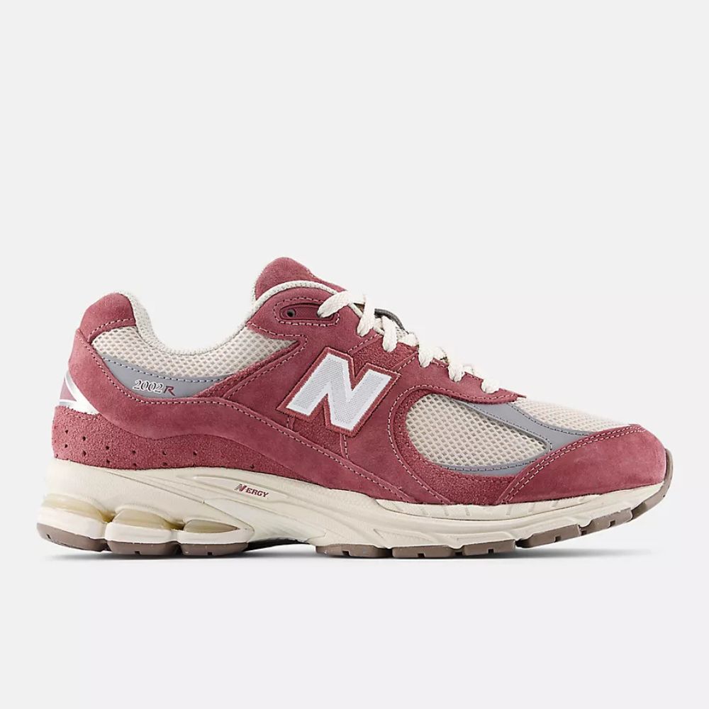 NB 2002R SNEAKERS