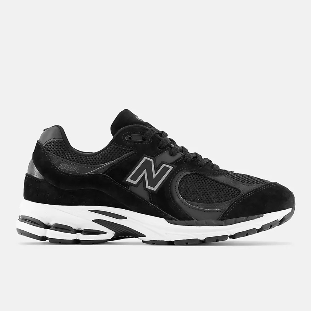 NB 2002R SNEAKERS