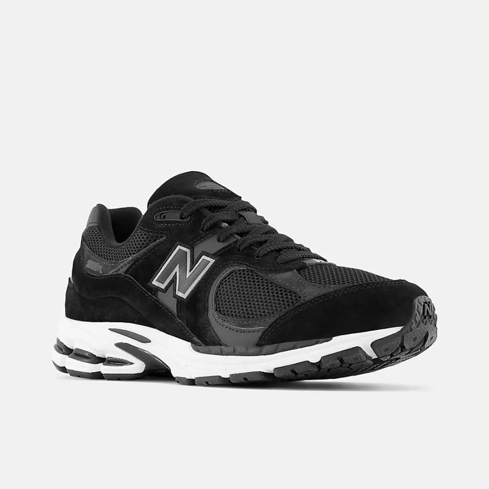 NB 2002R SNEAKERS
