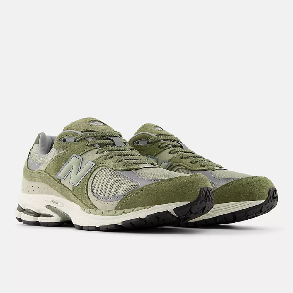 NB 2002R SNEAKERS